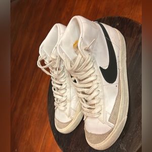 Nike Blazers ‘77 Men’s size 9